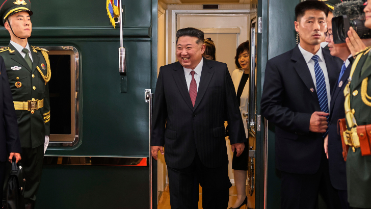 https://salarnews.in/public/uploads/images/newsimages/maannewsimage02092025_205437_Kim Jong un.png